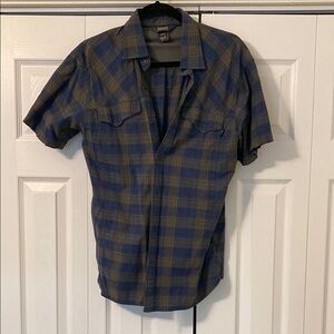 Men’s Outdoor Research medium short sleeve snap front shirt.